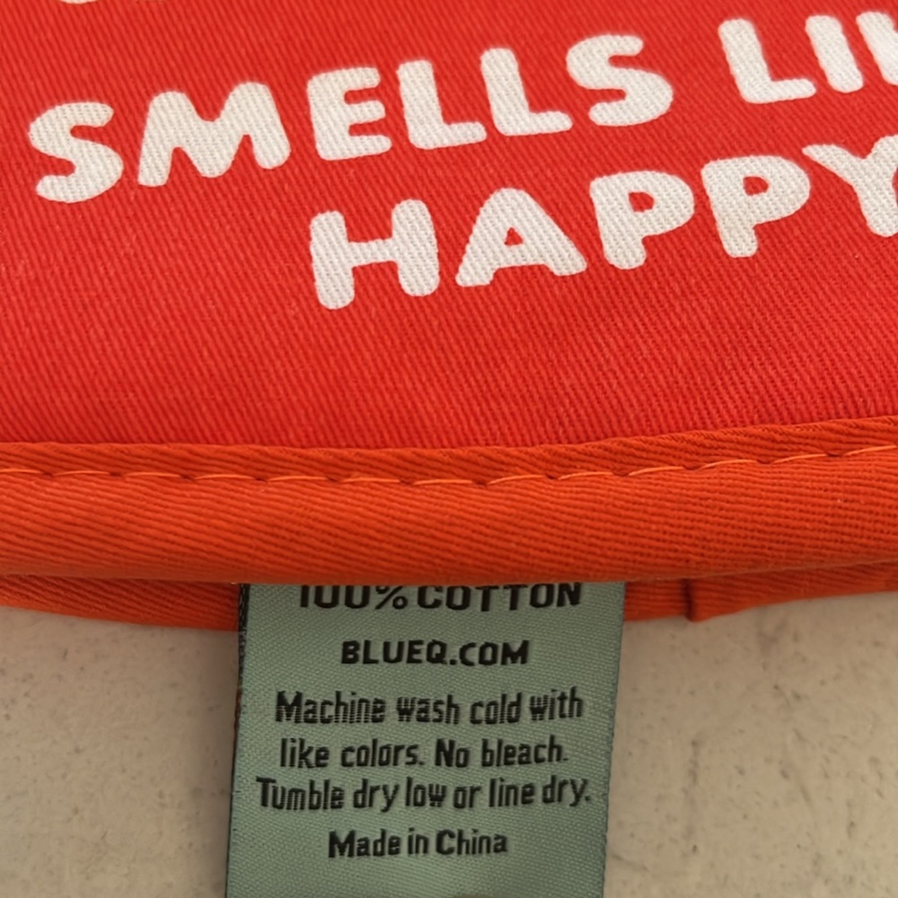 NWT Smells Like Happy! Oven Mitt - Picture 9 of 10